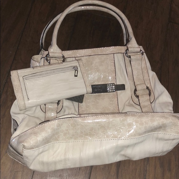 Guess Creme “Trisha” Bag with Wallet - Picture 6 of 7